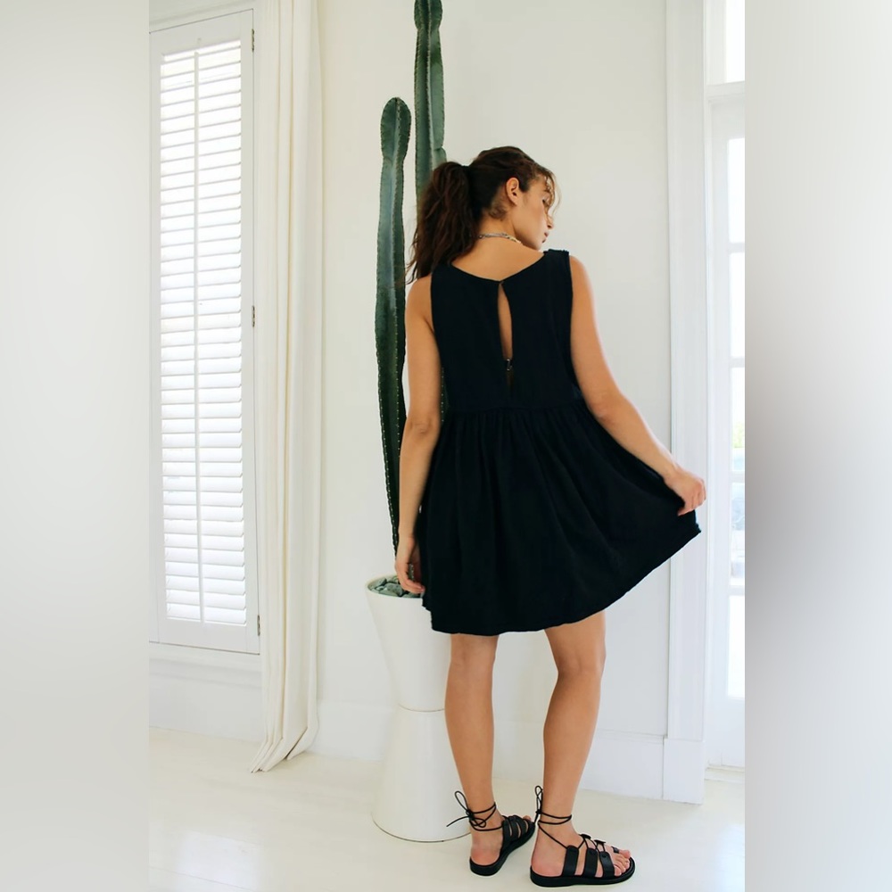 I'm Still Obsessed Sleeveless Mini Dress Small Black